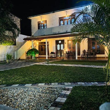 Akash Villa Talaramba Luaran gambar
