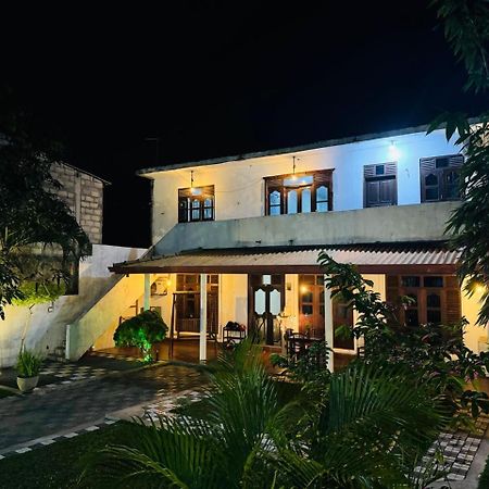 Akash Villa Talaramba Luaran gambar
