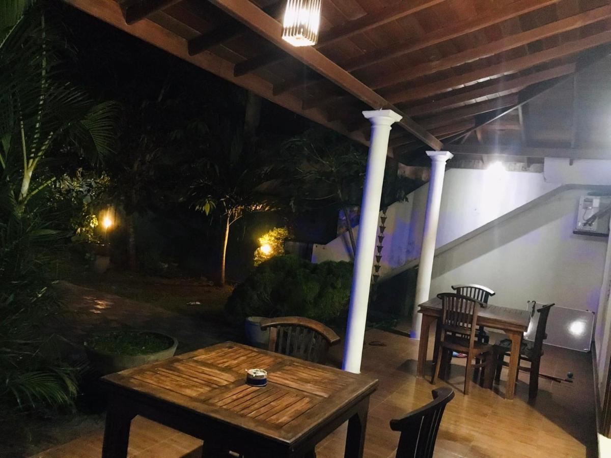 Akash Villa Talaramba Luaran gambar