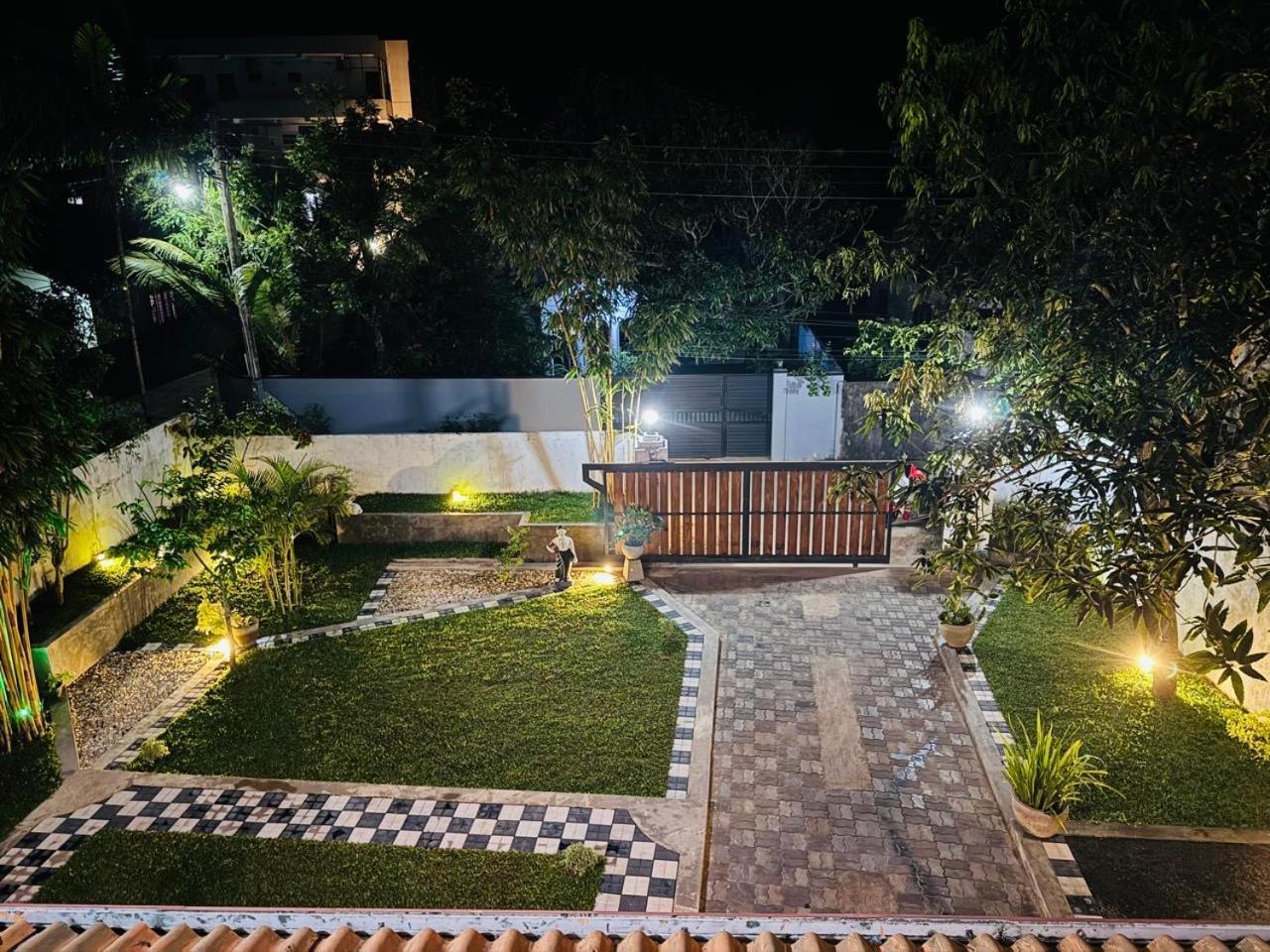Akash Villa Talaramba Luaran gambar