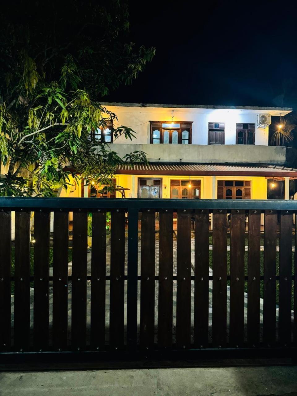 Akash Villa Talaramba Luaran gambar