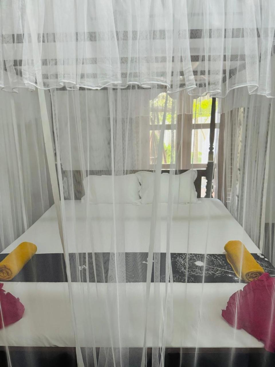 Akash Villa Talaramba Luaran gambar