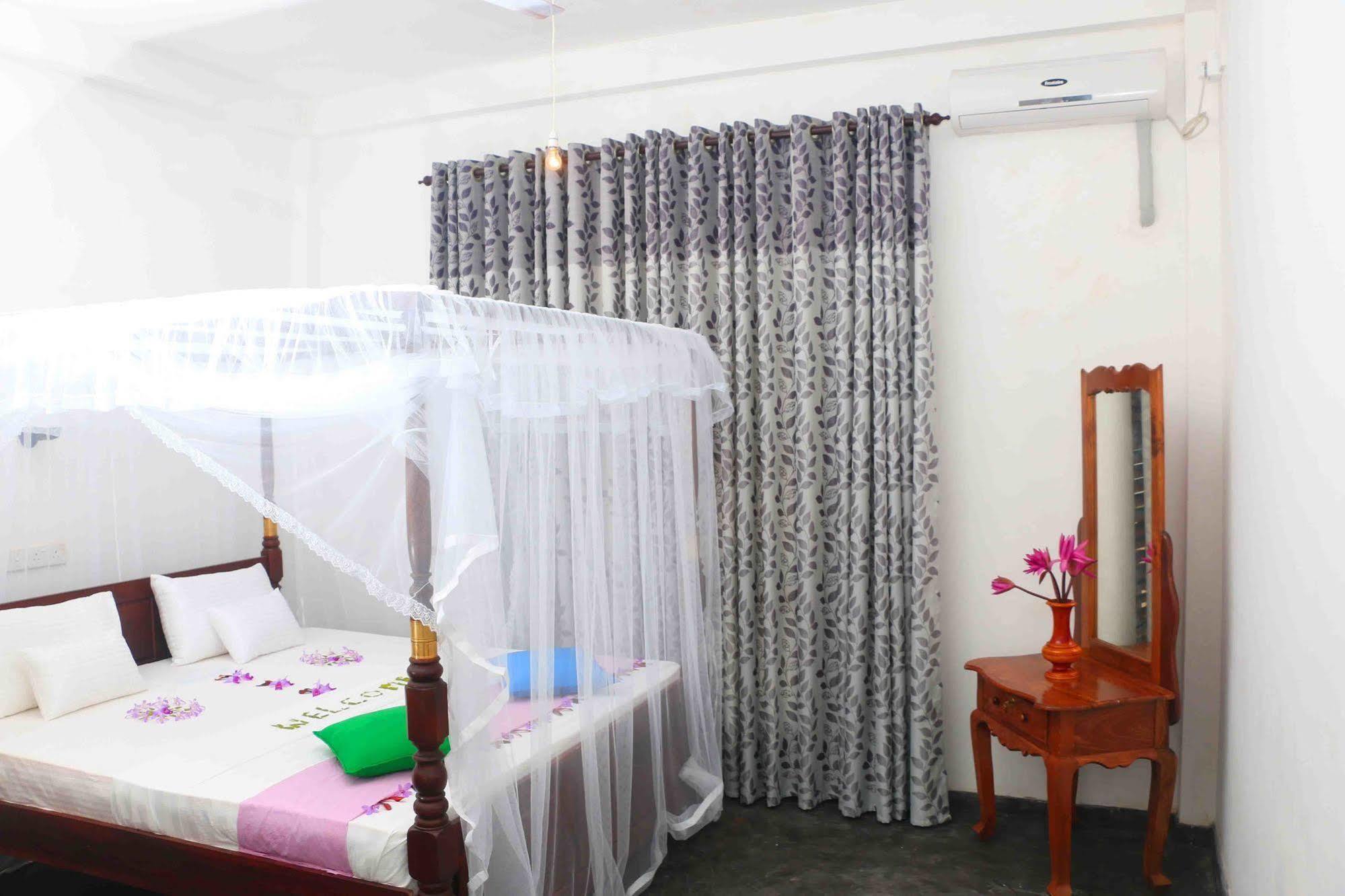 Akash Villa Talaramba Luaran gambar